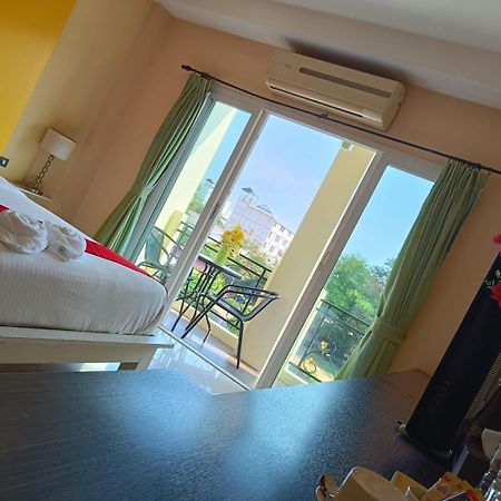 Aura Inn Rooms 芭達亞 外观 照片