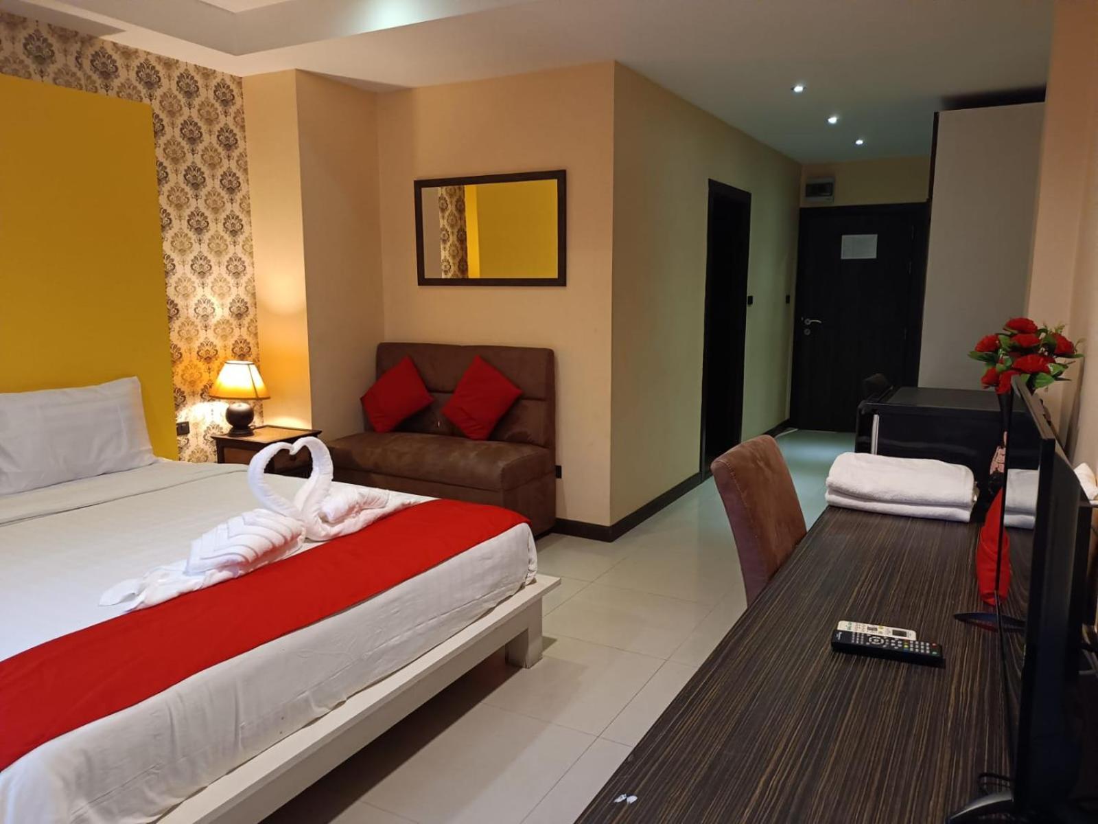 Aura Inn Rooms 芭達亞 外观 照片